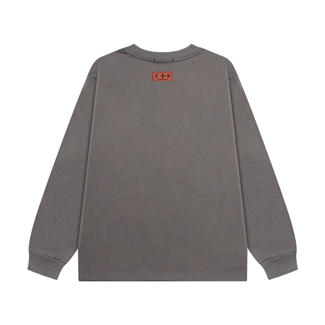 P200 CHROME HEARTS LoGo is fashionable and elegant, with a dropped shoulder style. The fabric is made of 26s double-yarn combed cotton compact spinning yarn with a weight of 280. It is matched with 1*1 Salona rib. The fabric is fermented and has a loose fit. Color: dark gray size: S～XXL